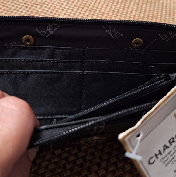 b.o.c Black Charging & RFID Wallet - Picture 12 of 15